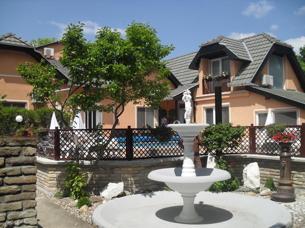 Guesthouse Villa Elizabet Palic Ngoại thất bức ảnh