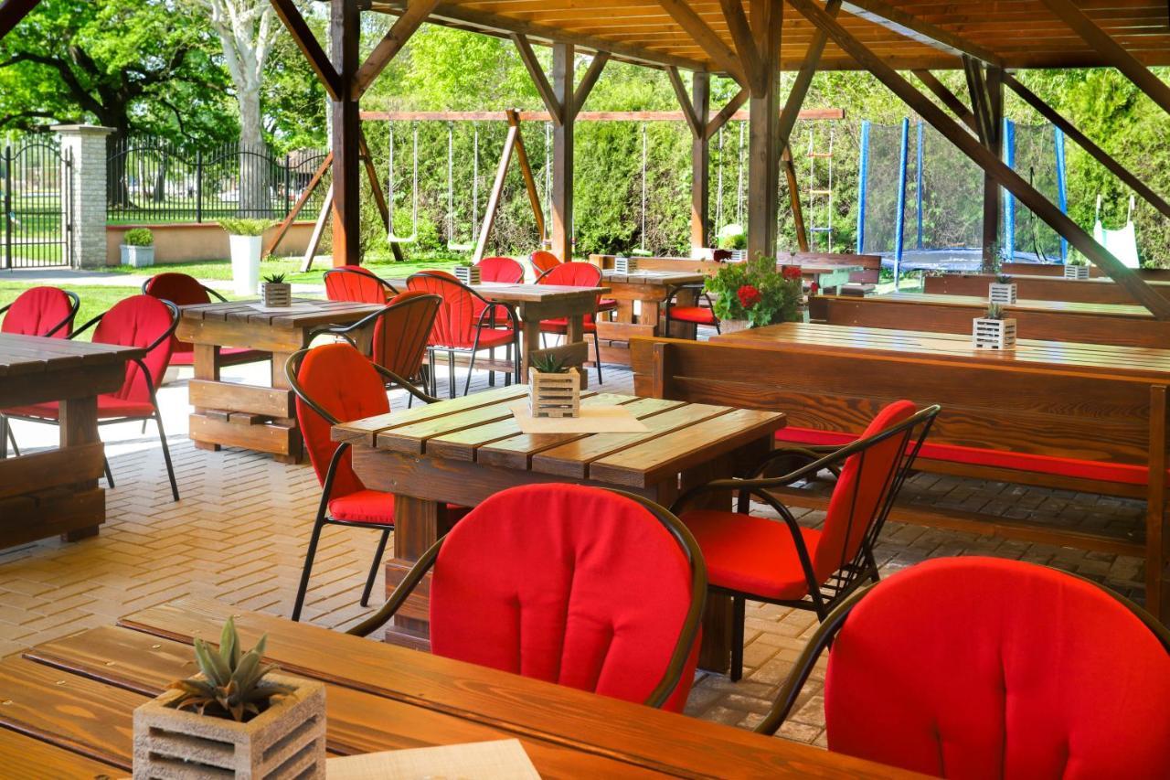 Guesthouse Villa Elizabet Palic Ngoại thất bức ảnh